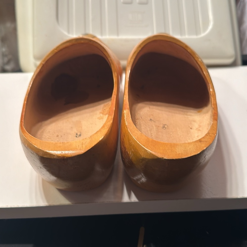 Vintage Wooden Hand-Painted Dutch Clogs (6) - Picture 3 of 12